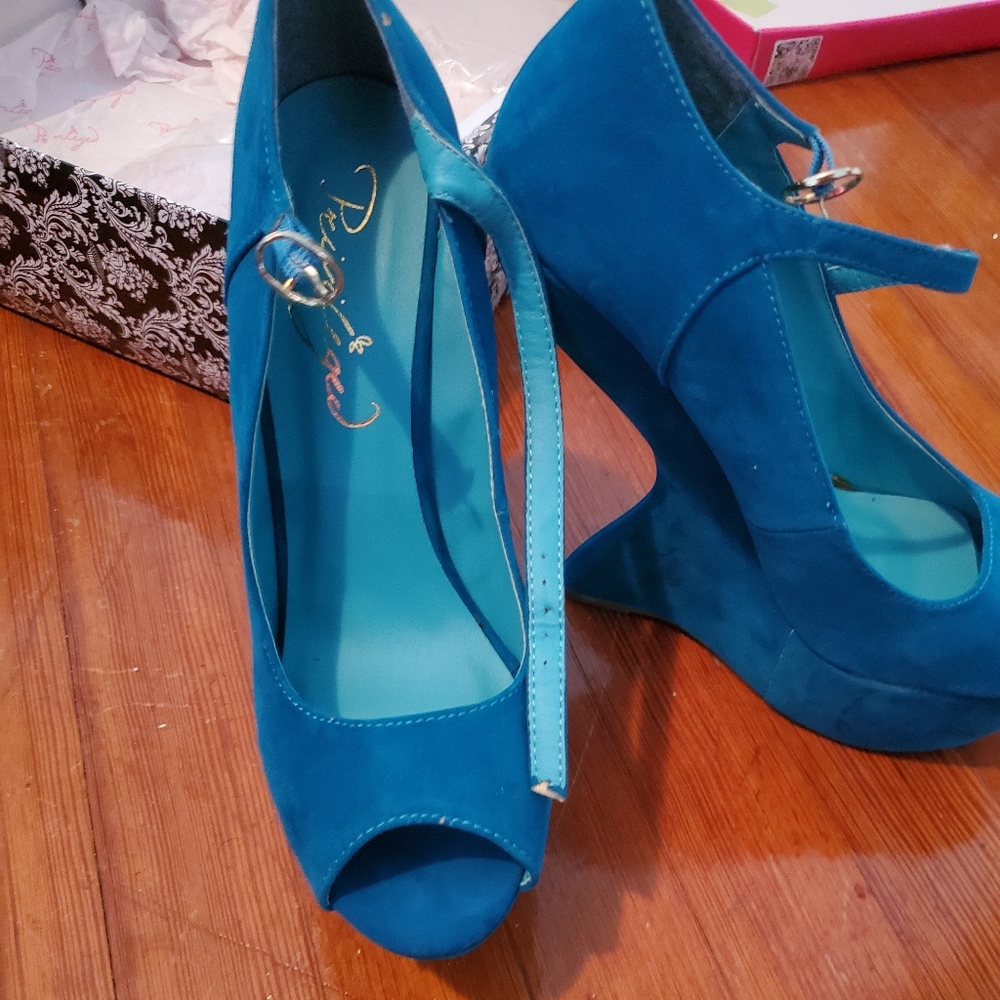 Shoe